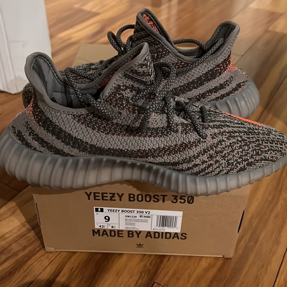 Yeezy boost 350 V2 made by Adidas size 9 - Picture 6 of 6